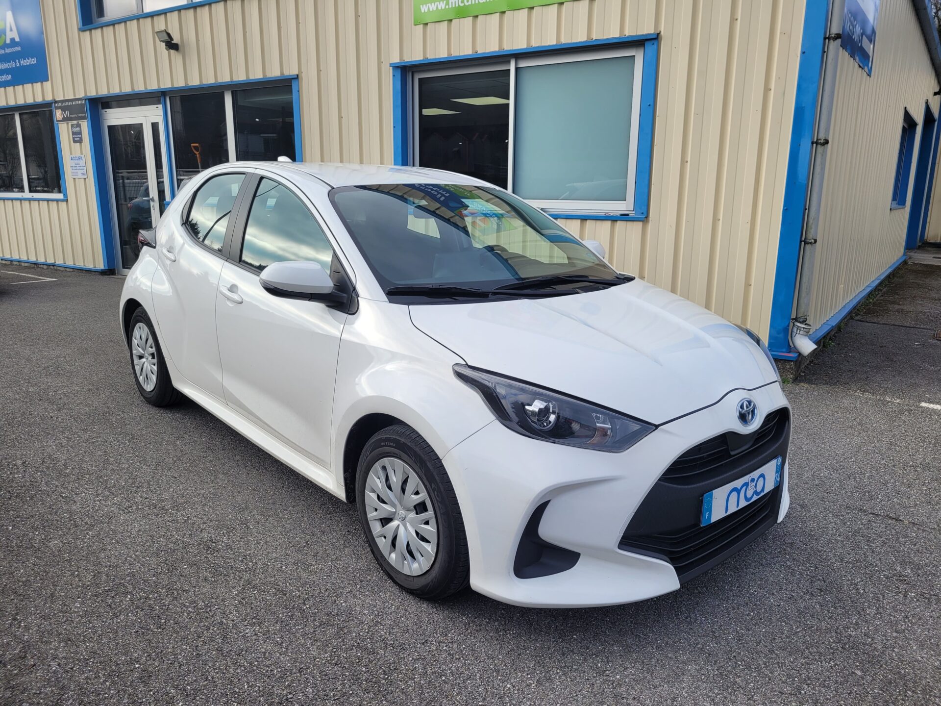 Aménagement poste de conduite : Pédale accélératrice à gauche sur Toyota Yaris