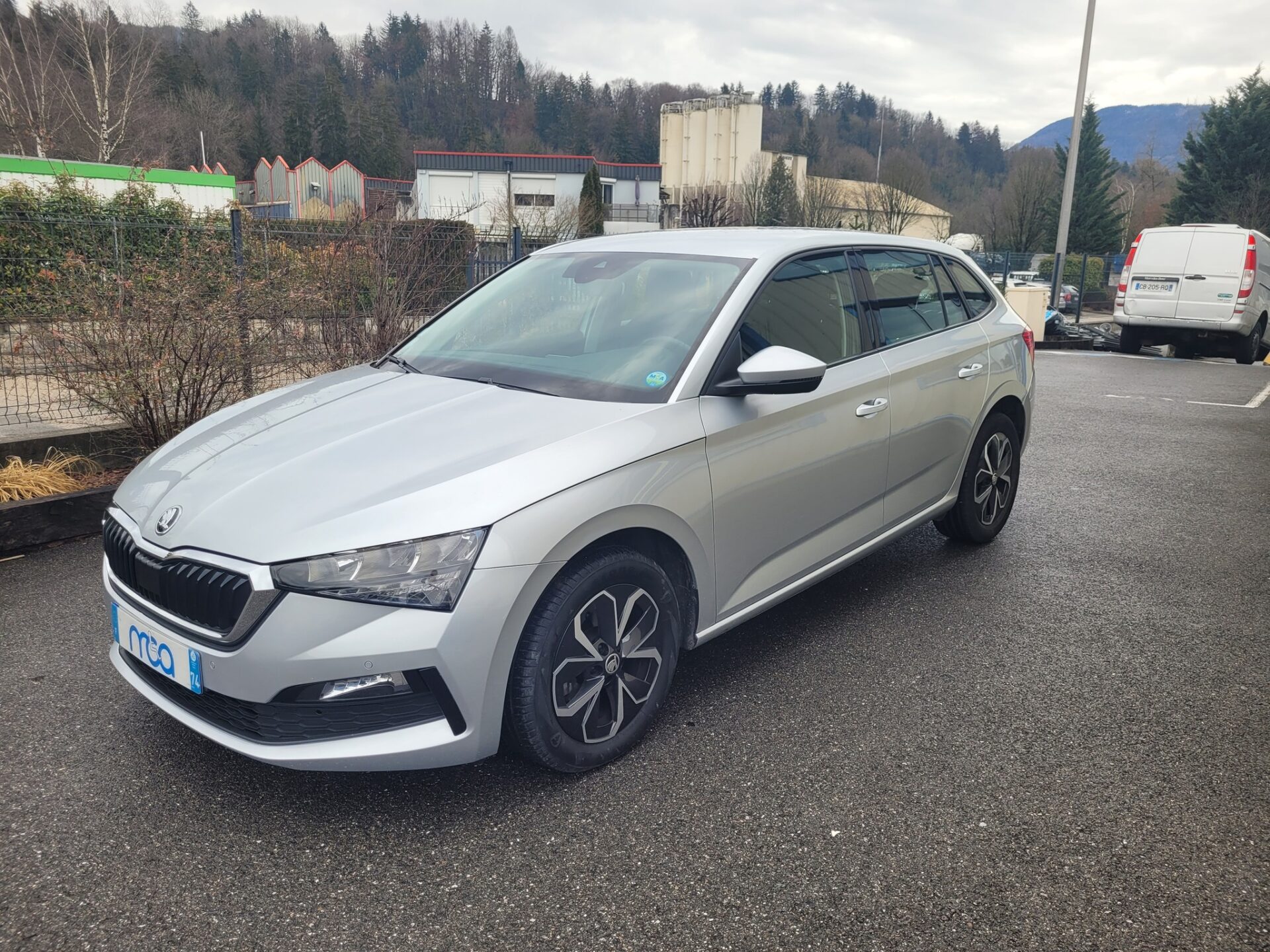 Photo de l'avant d'une voiture SKODA Scala 2020