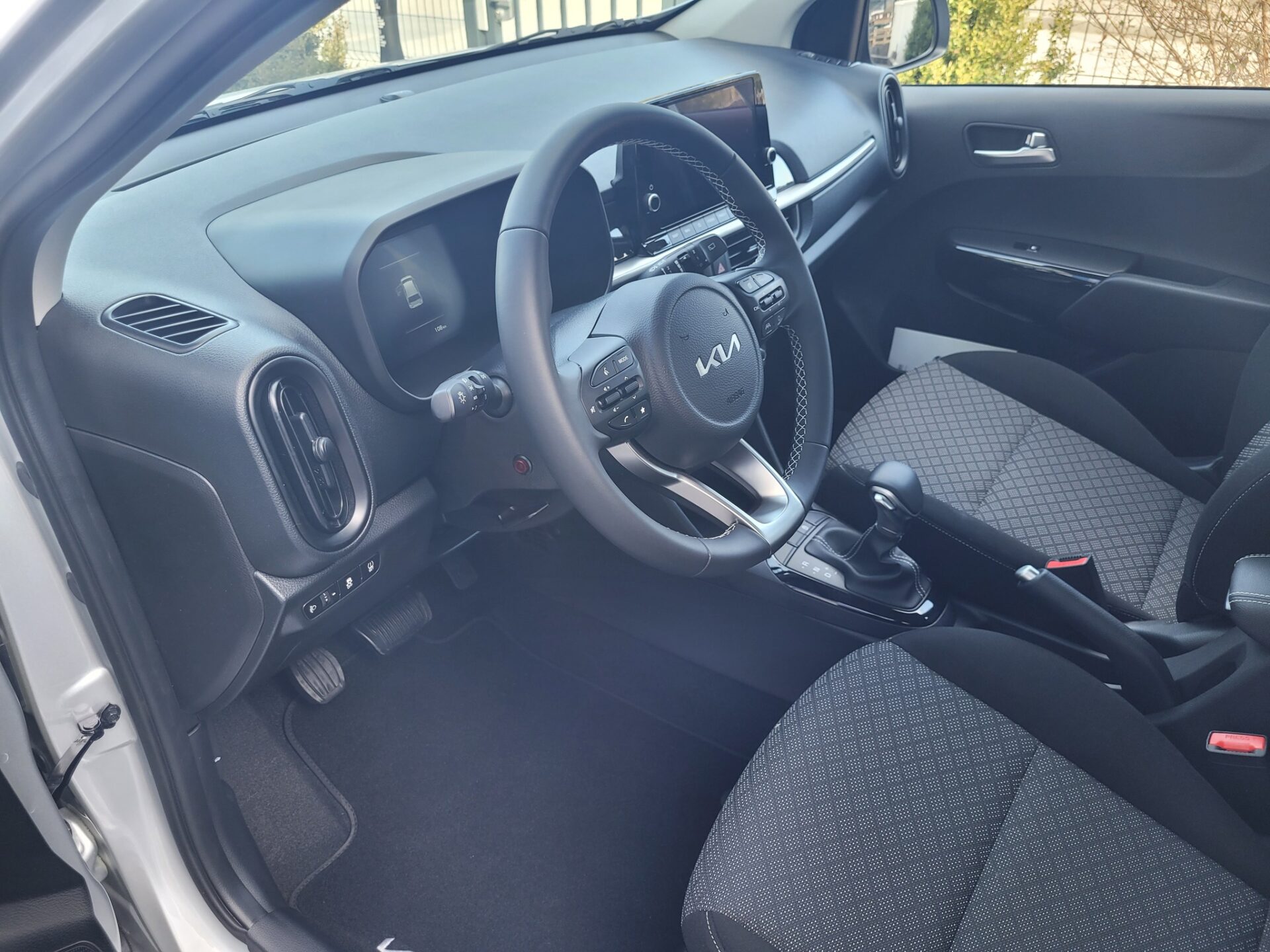 Photo d'une pédale gauche by Sojadis sur une KIA Picanto BVA de 2025