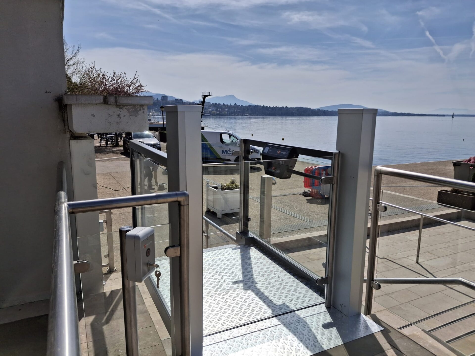 Photo d'un élévateur pour personne a mobilité réduite, modèle Ascendor Lifttechnik GmbH Unaporte