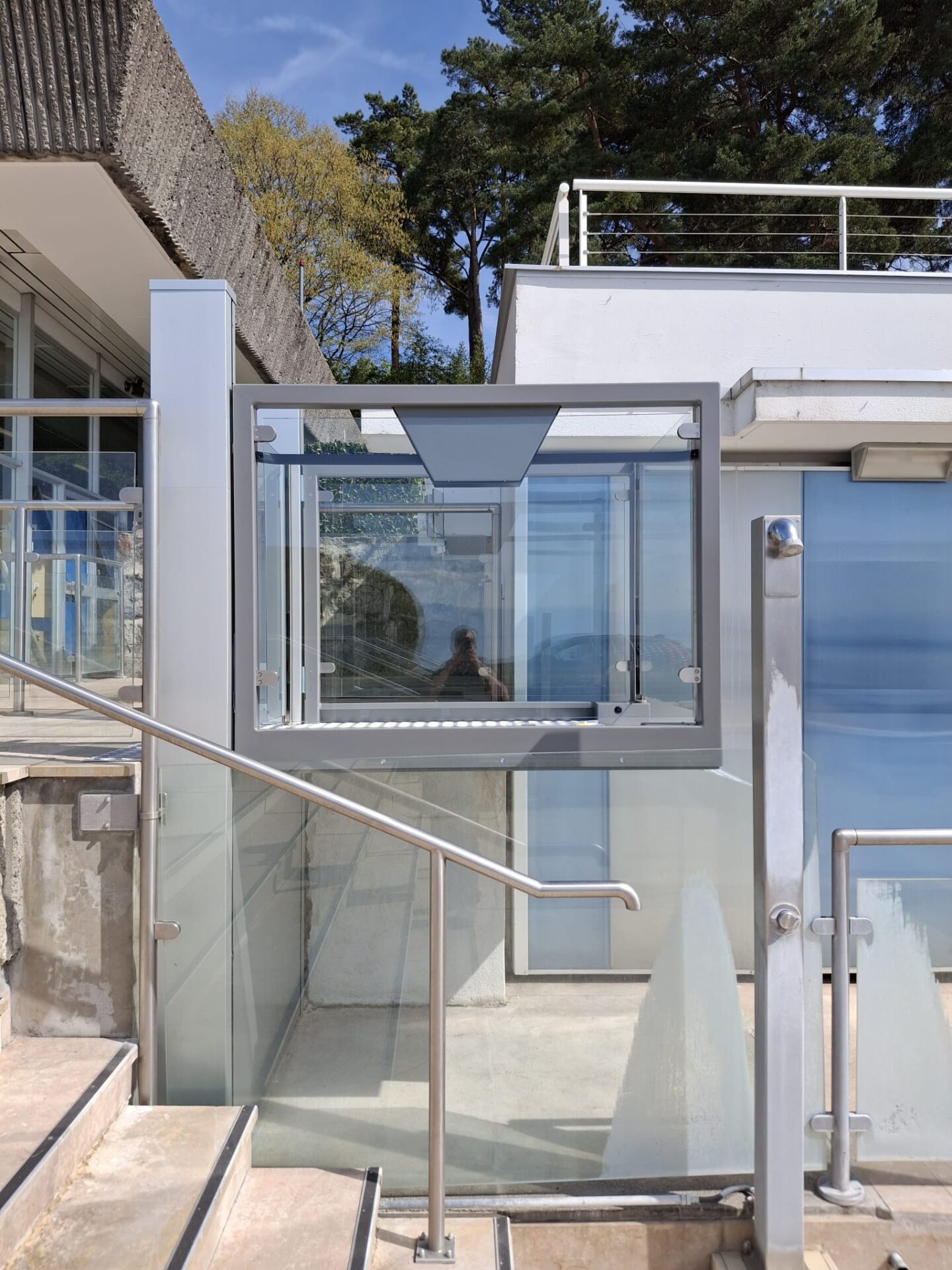 Photo d'un élévateur pour personne a mobilité réduite, modèle Ascendor Lifttechnik GmbH Unaporte