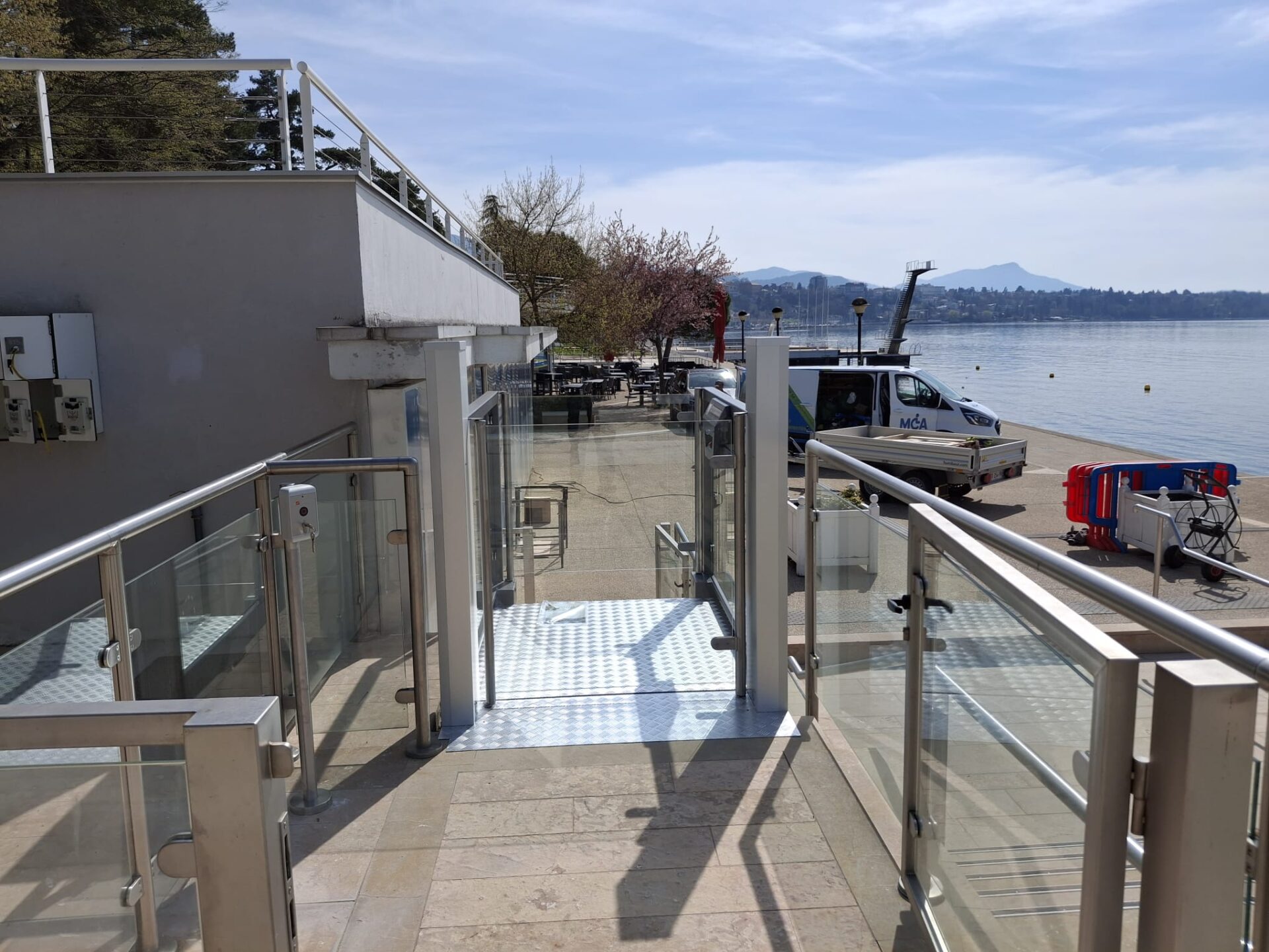 Photo d'un élévateur pour personne a mobilité réduite, modèle Ascendor Lifttechnik GmbH Unaporte