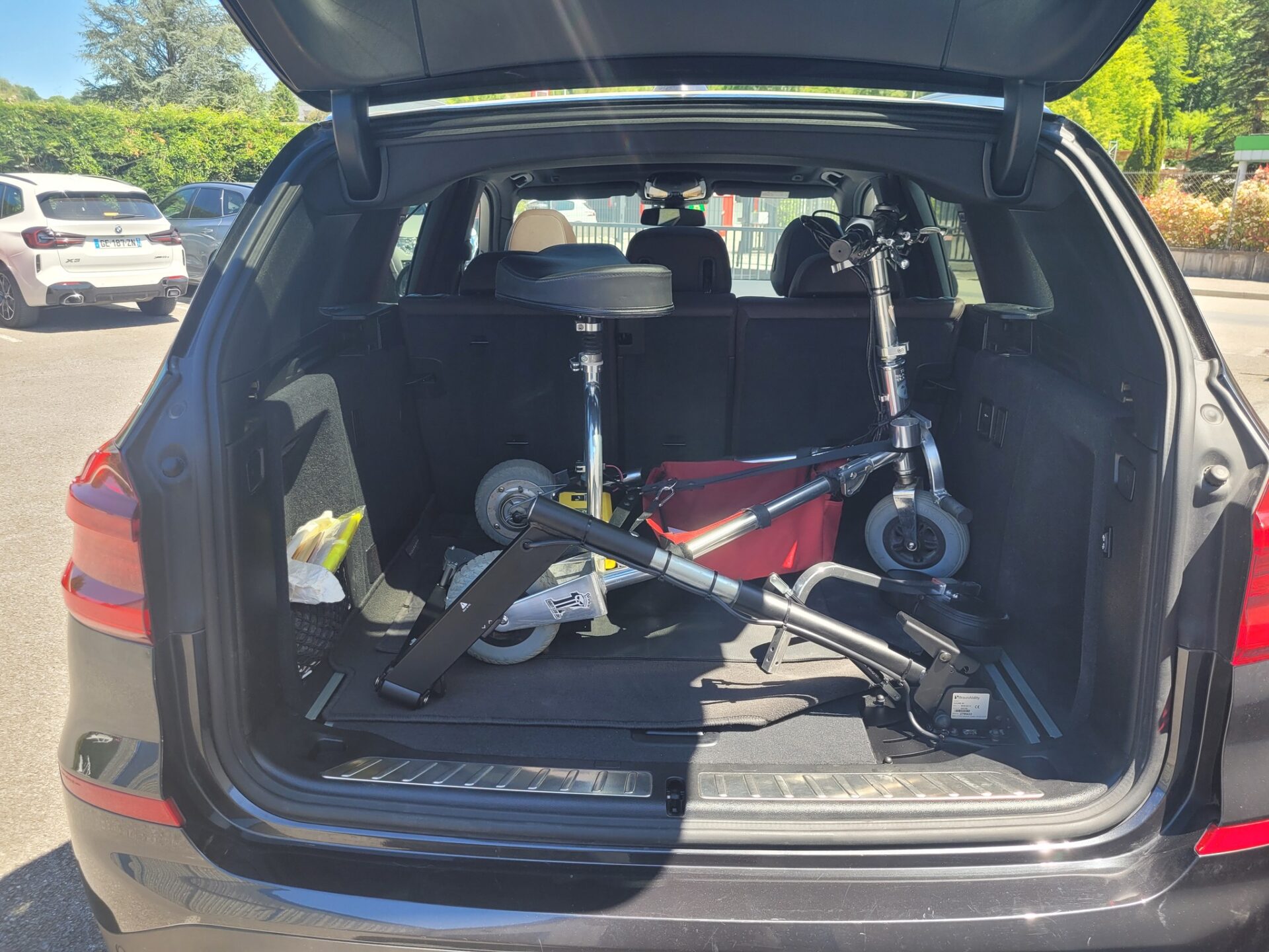 Installation d'une Grue de Coffre Carolift 40 par Braun Ability dans une BMW X5