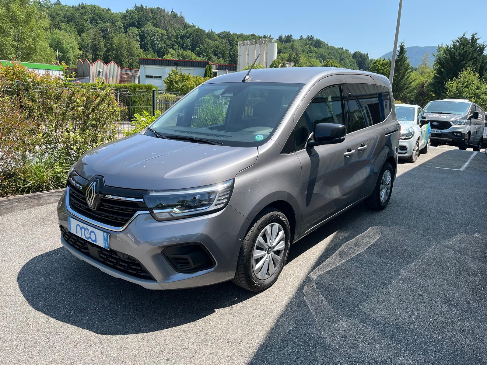 Aménagement d'aide au transfert et chargement d'un fauteuil roulant sur un Renault Kangoo de 2025