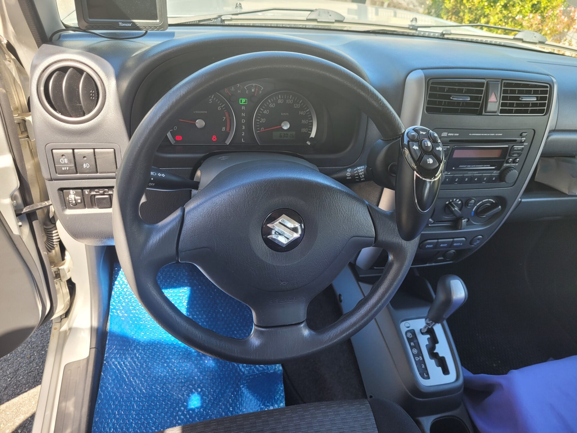 Poignée télécomande au volant by Sojadis sur un Suzuki Jimny BVA de 2014
