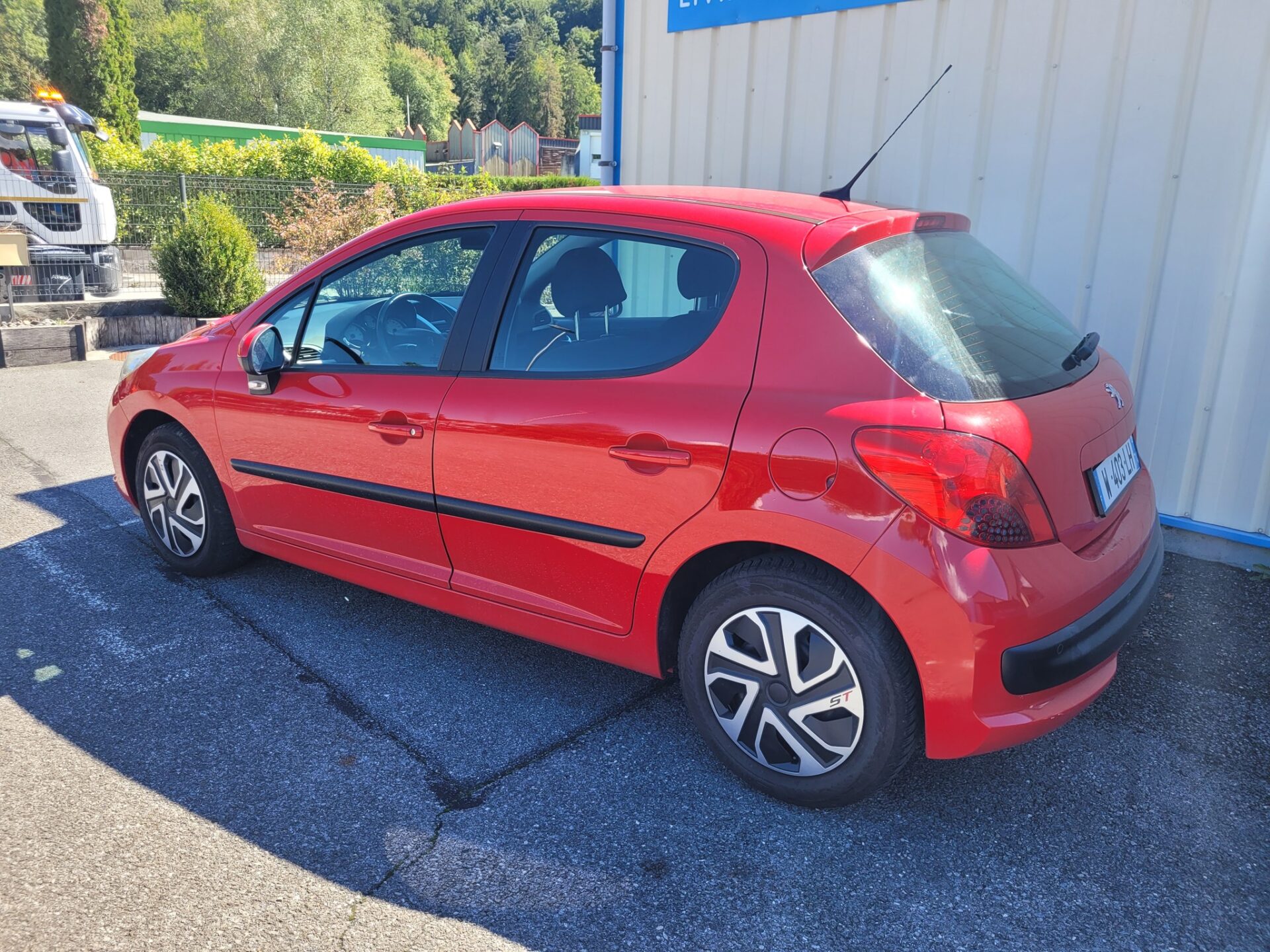 Pédale accélératrice à gauche et boule télécommande Sojadis sur Peugeot 207 (2007)