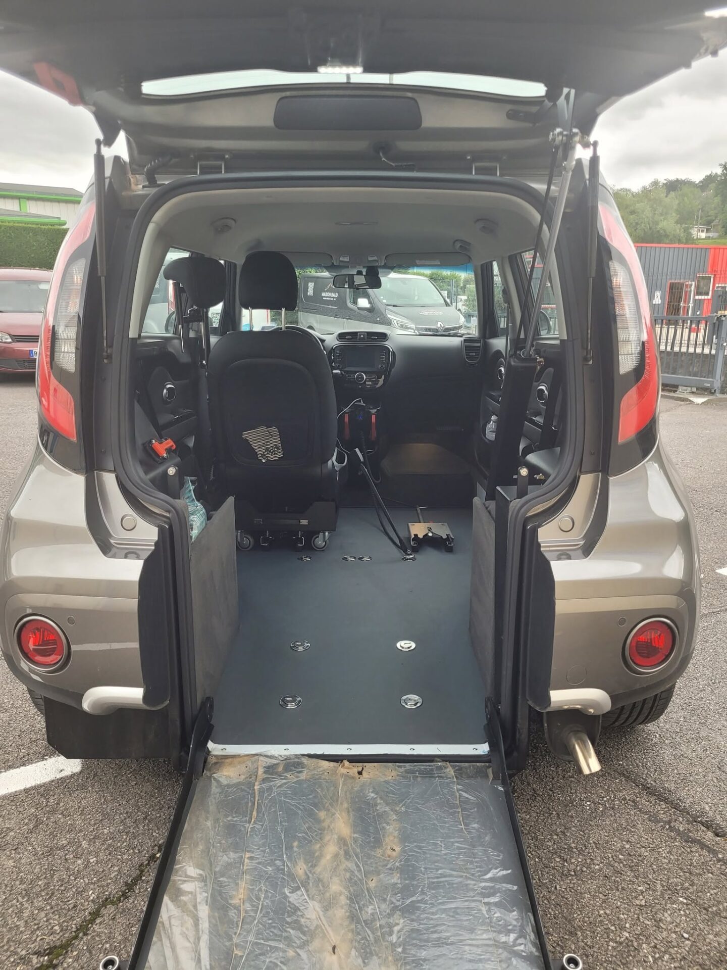 Intervention sur une Kia Soul E-Motion équipé par Kivi Mobility Freedom srl